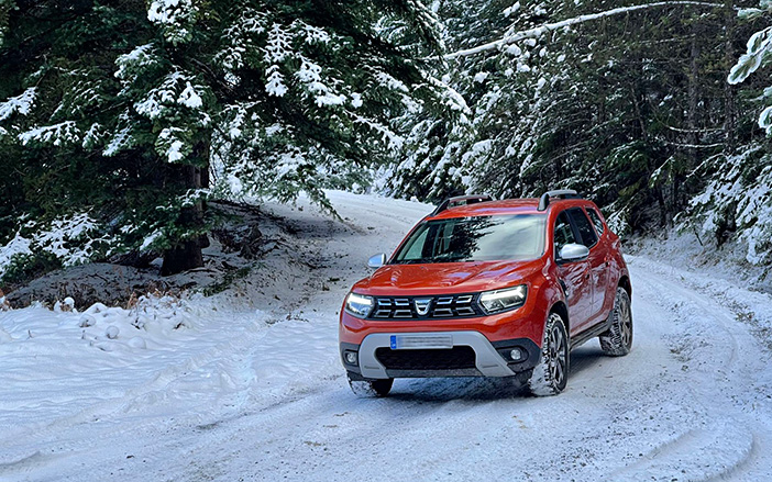 Explore winter destinations near Athens with the Dacia Duster